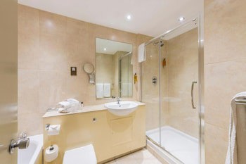 Ramada By Wyndham Cheltenham
