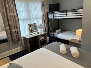 The Corner House Hotel Gatwick