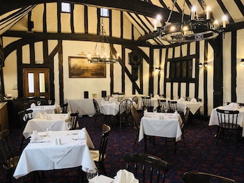 Brook Red Lion Hotel