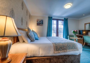 Bridge House Hotel