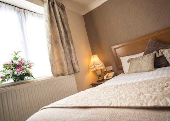 Bridge House Hotel