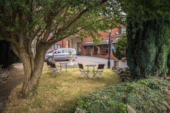 Bridge House Hotel