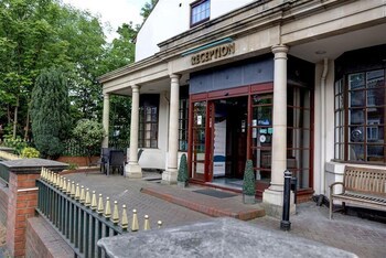 Bridge House Hotel
