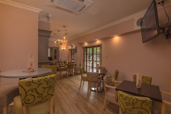 Bridge House Hotel