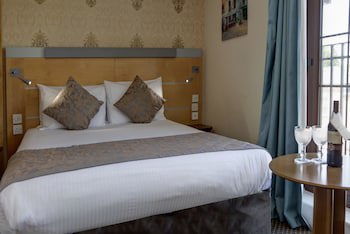 Bridge House Hotel