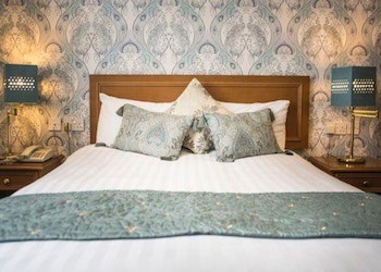 Bridge House Hotel