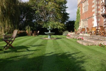 Albright Hussey Manor