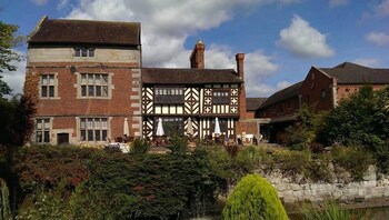 Albright Hussey Manor