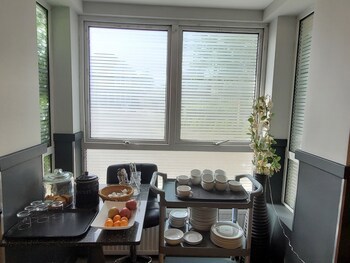 The Gatwick White House Hotel