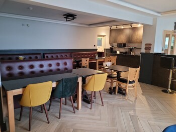 The Gatwick White House Hotel