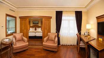 CONNECTING, FAMILY SUITE