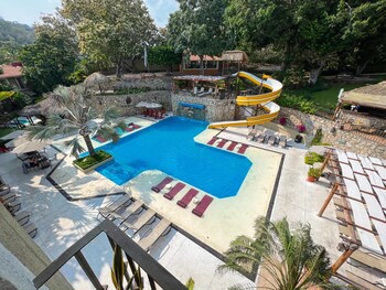 Binniguenda Huatulco & Beach Club