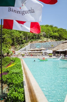 Binniguenda Huatulco & Beach Club