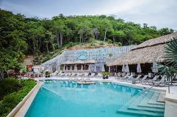 Binniguenda Huatulco & Beach Club