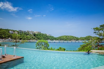 Binniguenda Huatulco & Beach Club