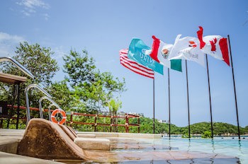 Binniguenda Huatulco & Beach Club