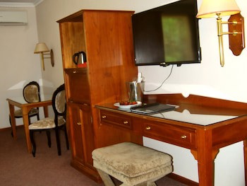 Safari Hotel & Convention Centre