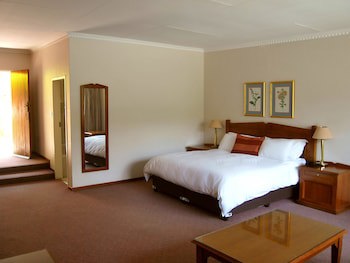 Safari Hotel & Convention Centre