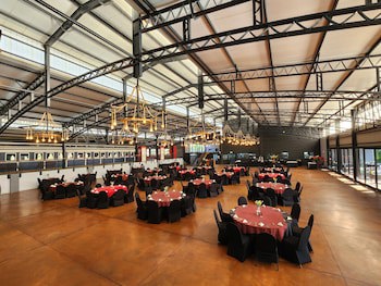 Safari Hotel & Convention Centre