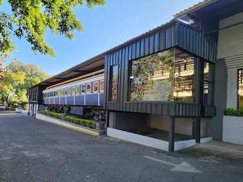 Safari Hotel & Convention Centre