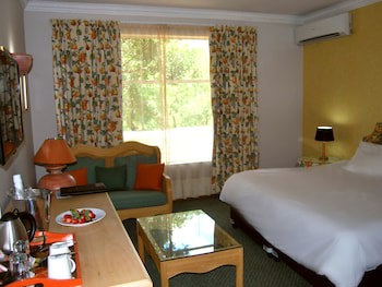 Safari Hotel & Convention Centre