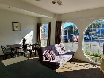 U Studios Paraparaumu Beach