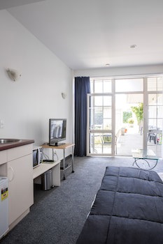U Studios Paraparaumu Beach