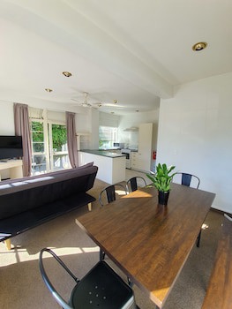 U Studios Paraparaumu Beach