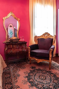 Ilion Hotel Suites