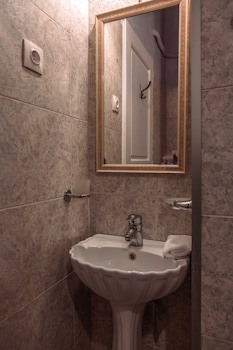 Ilion Hotel Suites