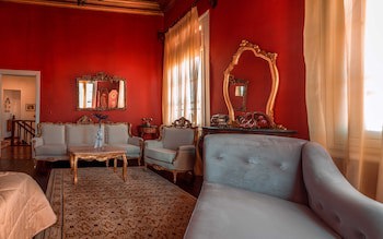 Ilion Hotel Suites