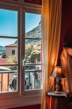 Ilion Hotel Suites