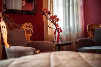 Ilion Hotel Suites