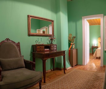 Ilion Hotel Suites