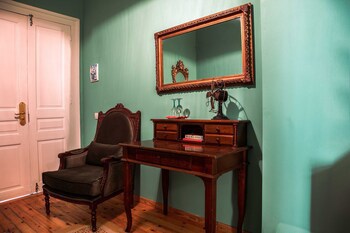 Ilion Hotel Suites