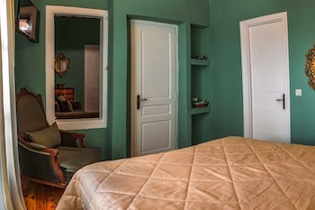Ilion Hotel Suites