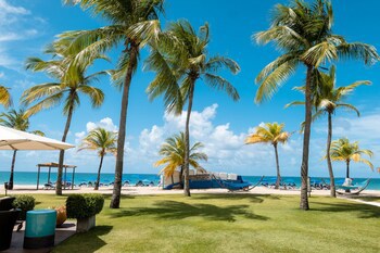 Courtyard By Marriott Isla Verde Beach Resort
