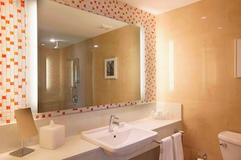 Courtyard By Marriott Isla Verde Beach Resort