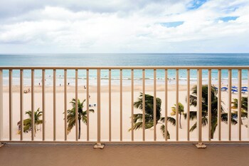 Courtyard By Marriott Isla Verde Beach Resort