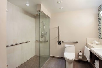 Courtyard By Marriott Isla Verde Beach Resort