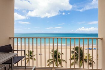 Courtyard By Marriott Isla Verde Beach Resort