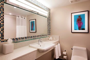 Courtyard By Marriott Isla Verde Beach Resort