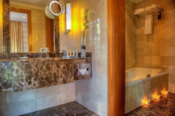 Radisson Blu Martinez Hotel, Beirut
