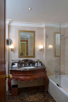 Radisson Blu Martinez Hotel, Beirut