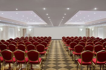 Radisson Blu Martinez Hotel, Beirut
