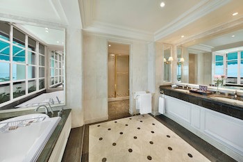 The Ritz-Carlton, Bahrain