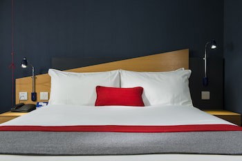 Holiday Inn Express Swansea - East, An Ihg Hotel