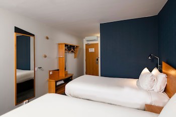 Holiday Inn Express Swansea - East, An Ihg Hotel