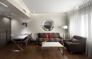 Holiday Suites galeri fotoğrafı