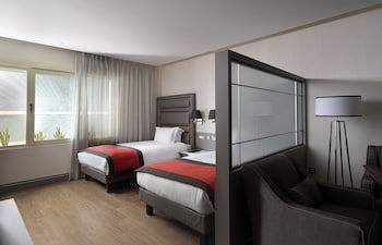 Holiday Suites galeri fotoğrafı